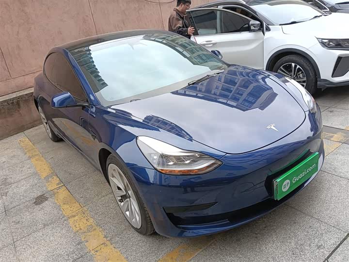 Фото 4 - Tesla Model 3