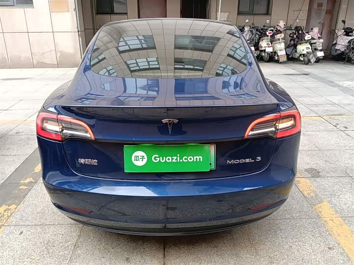 Фото 6 - Tesla Model 3