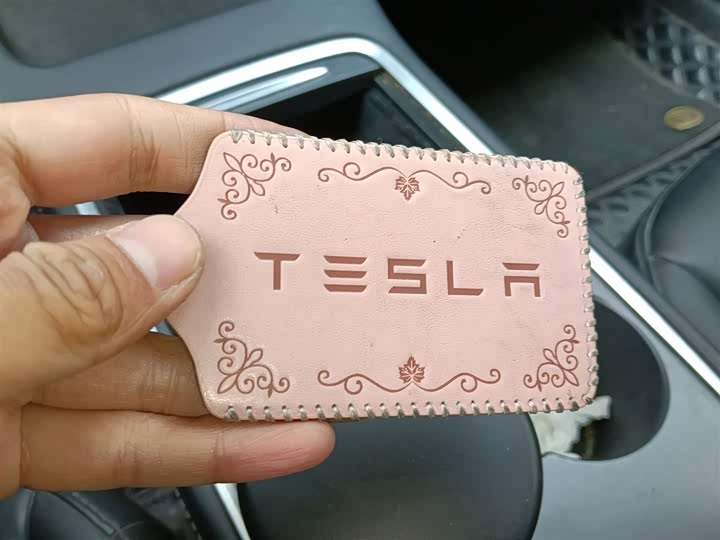 Фото 9 - Tesla Model 3