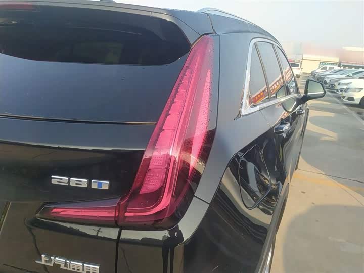 Фото 8 - Cadillac XT4