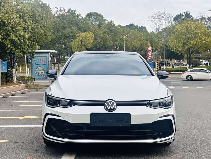 Фото 3 - Volkswagen Golf