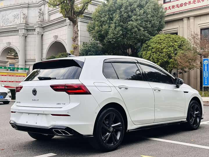 Фото 5 - Volkswagen Golf