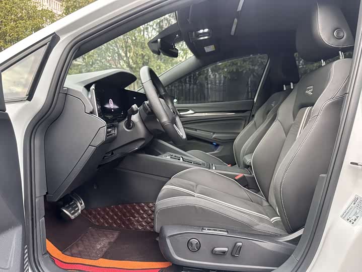 Фото 7 - Volkswagen Golf