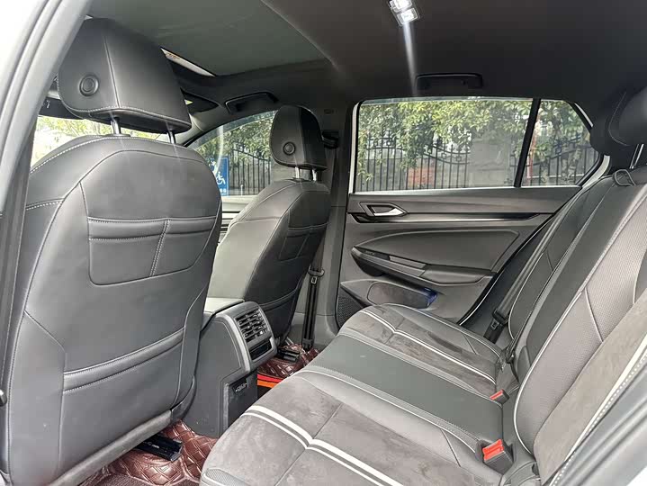 Фото 8 - Volkswagen Golf