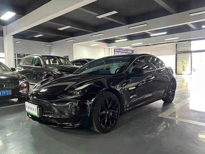 Фото 1 - Tesla Model 3