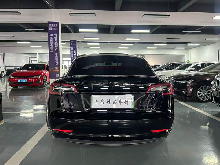 Фото 4 - Tesla Model 3