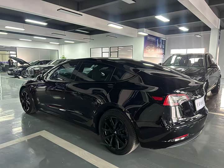 Фото 5 - Tesla Model 3