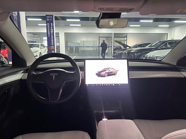 Фото 8 - Tesla Model 3