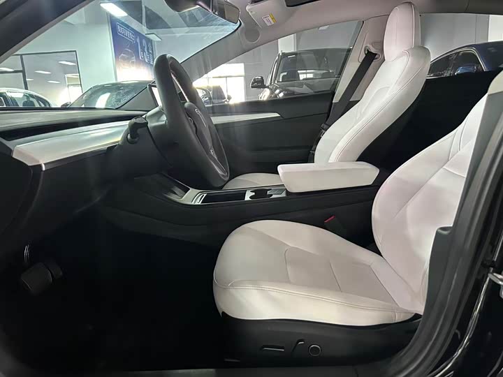 Фото 9 - Tesla Model 3