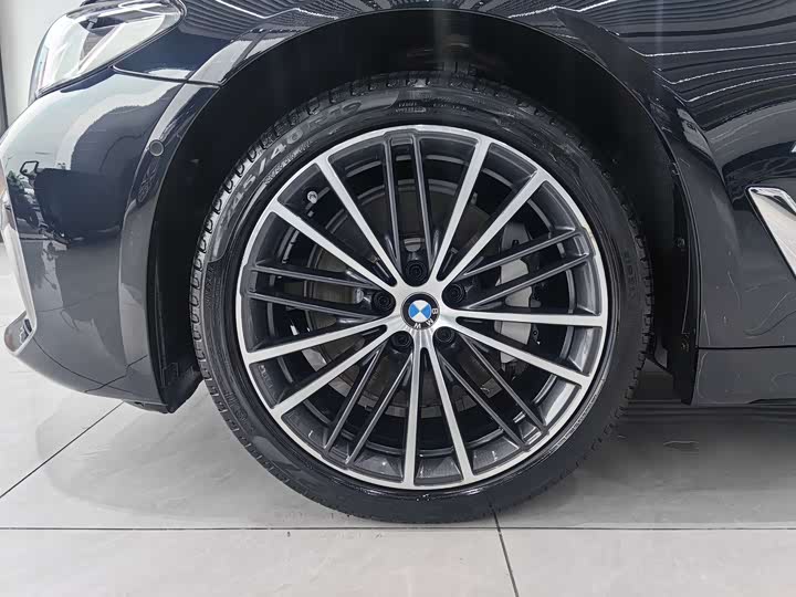 Фото 5 - BMW 5 Series