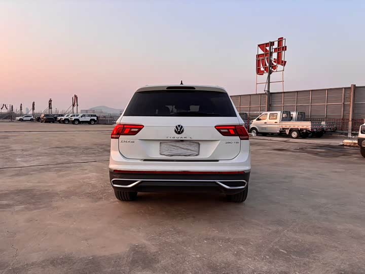 Фото 4 - Volkswagen Tiguan L Pro