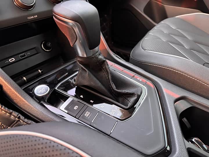 Фото 7 - Volkswagen Tiguan L Pro