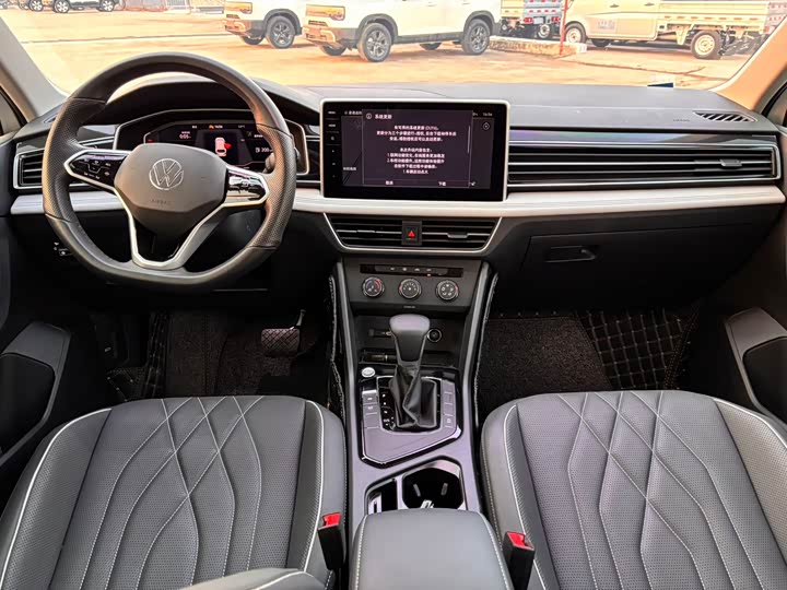 Фото 8 - Volkswagen Tiguan L Pro