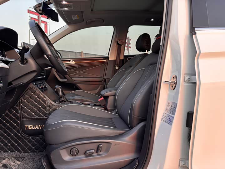 Фото 9 - Volkswagen Tiguan L Pro