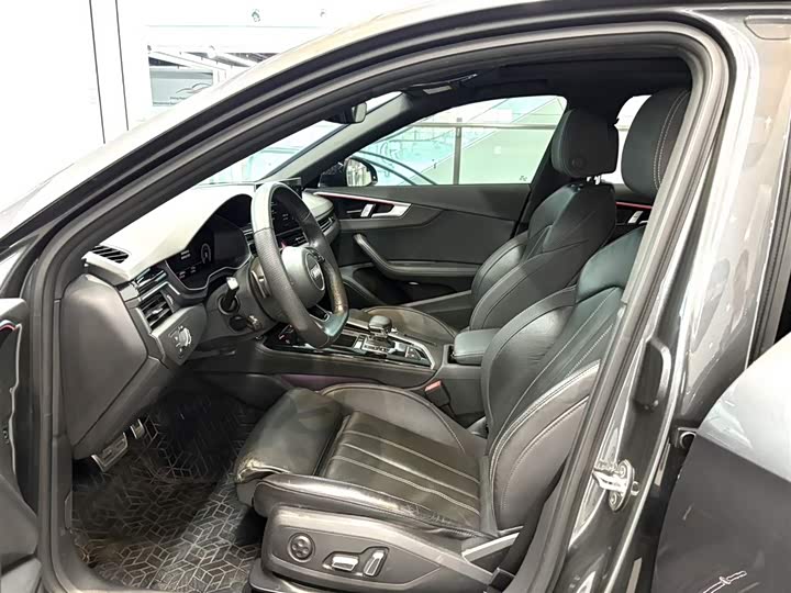 Фото 2 - Audi A4L