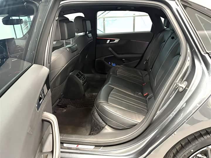 Фото 3 - Audi A4L