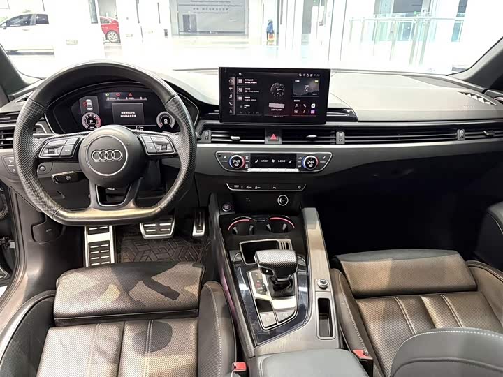 Фото 6 - Audi A4L