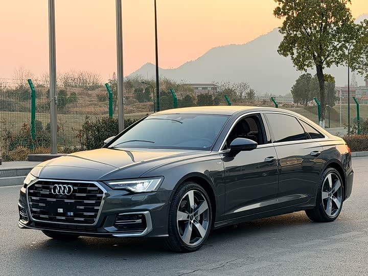 Фото 1 - Audi A6L