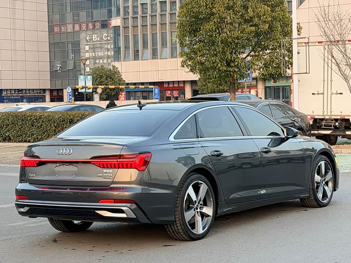 Фото 4 - Audi A6L