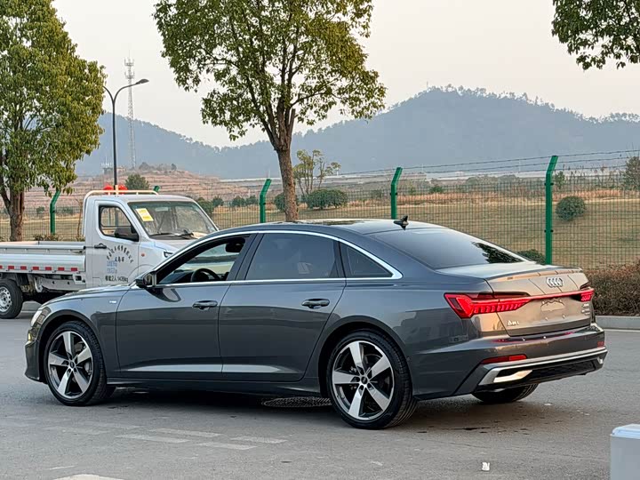 Фото 6 - Audi A6L