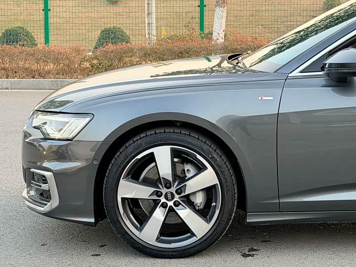 Фото 7 - Audi A6L