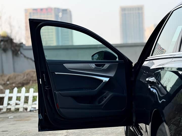 Фото 7 - Audi A6L