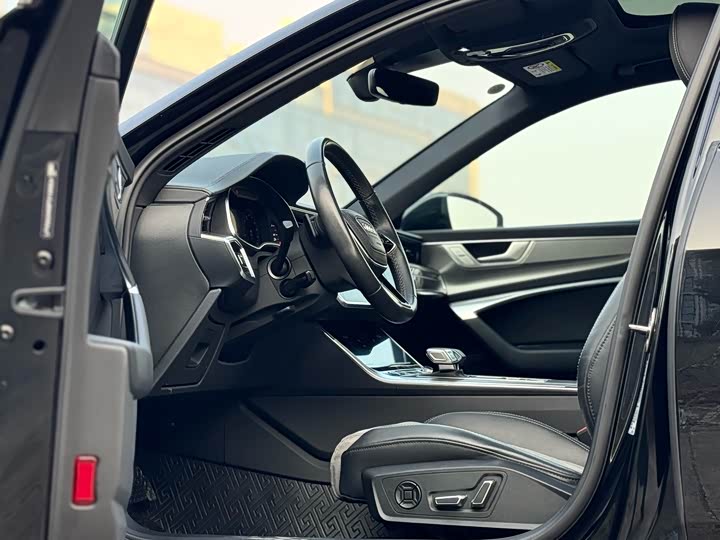 Фото 8 - Audi A6L