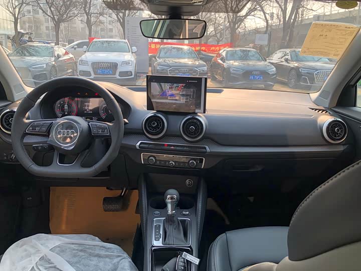 Фото 6 - Audi Q2L