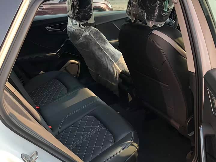 Фото 8 - Audi Q2L