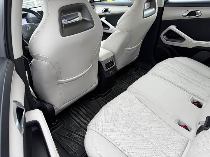 Фото 5 - BYD Yuan Up