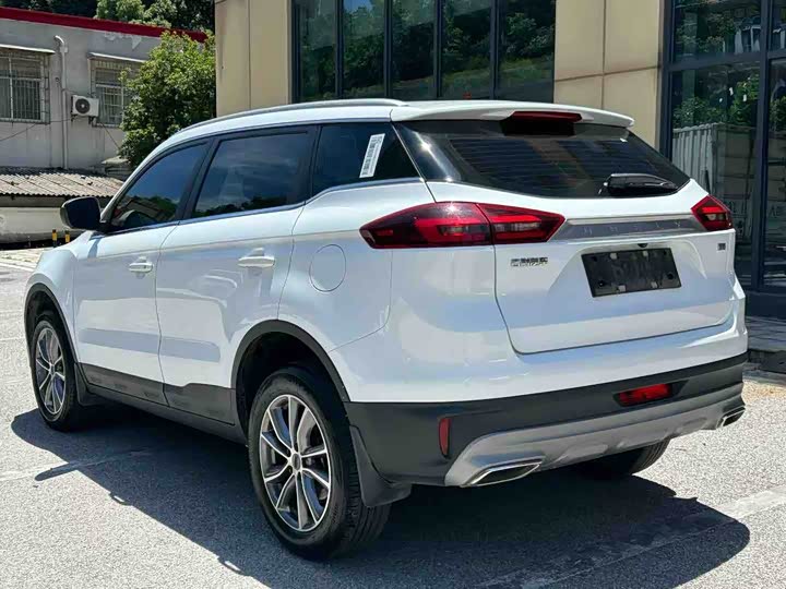 Фото 5 - Geely Atlas