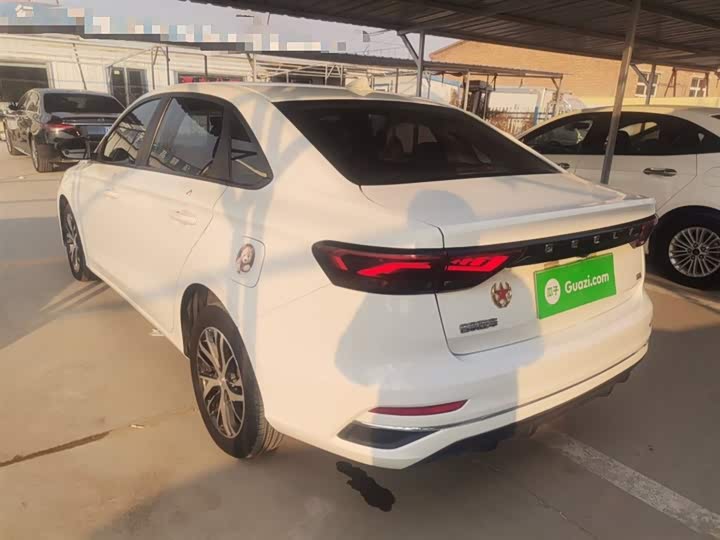 Фото 5 - Geely Emgrand