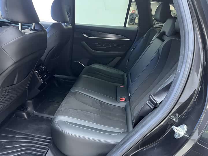 Фото 8 - Geely Monjaro