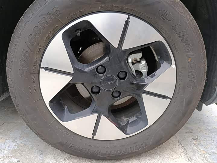 Фото 6 - Geely Galaxy Geome