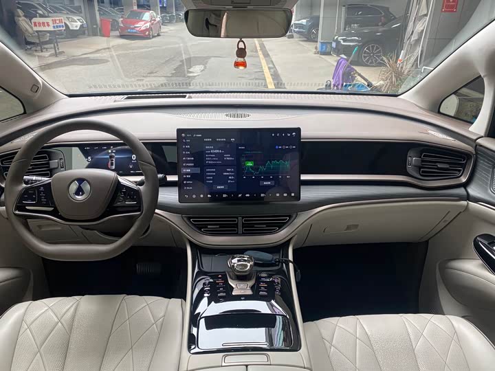 Фото 6 - Denza D9