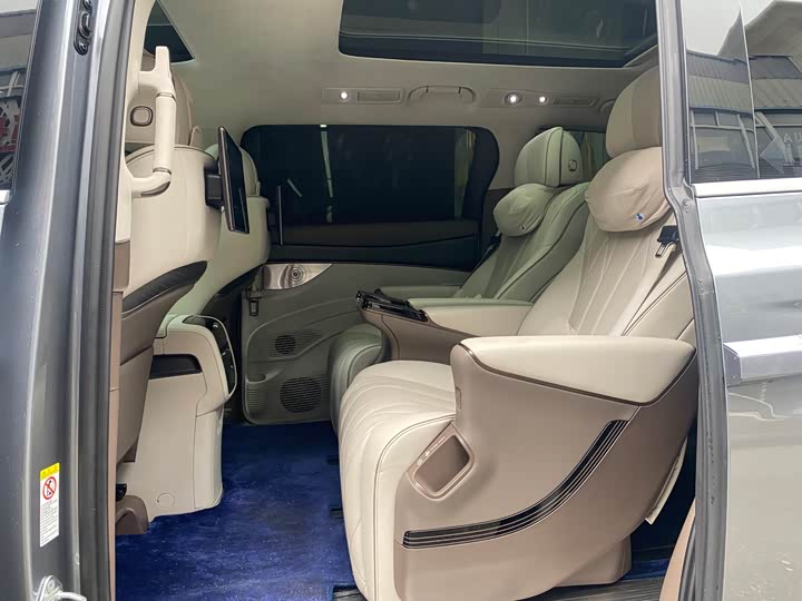 Фото 7 - Denza D9