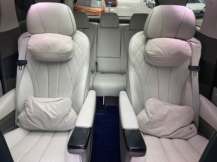 Фото 8 - Denza D9