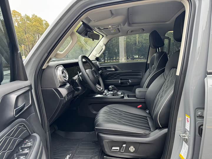 Фото 7 - Tank 300