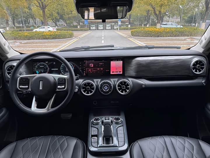 Фото 8 - Tank 300