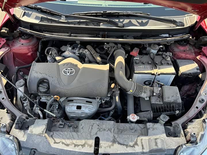 Фото 3 - Toyota Yaris L Hatchback