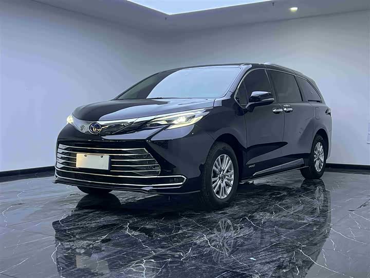 Фото 1 - Toyota Sienna