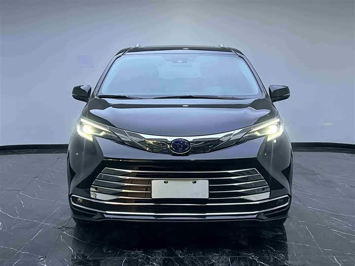 Фото 2 - Toyota Sienna