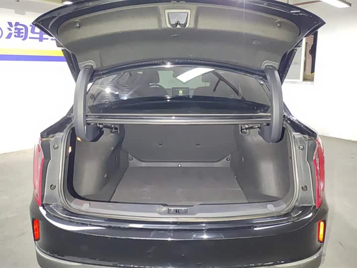 Фото 4 - Hongqi E-QM5