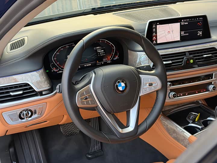 Фото 8 - BMW 7 Series