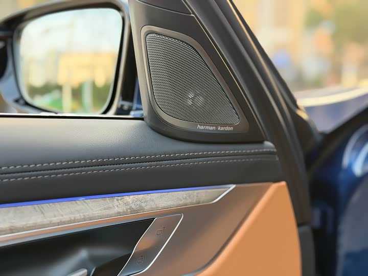 Фото 9 - BMW 7 Series