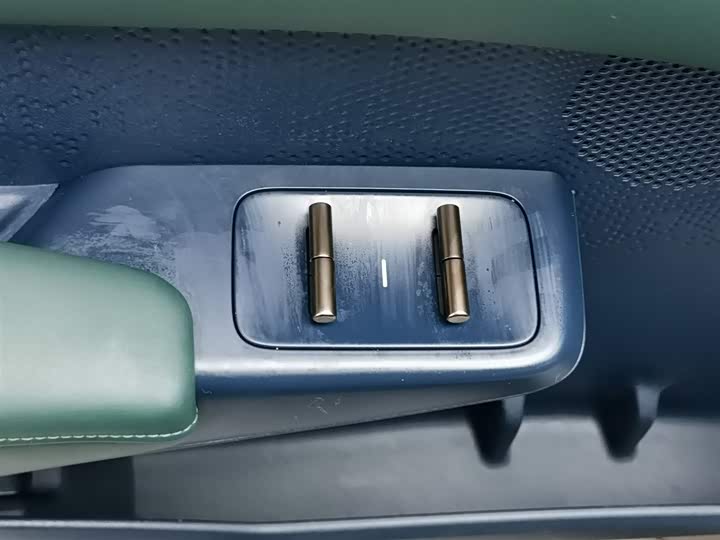 Фото 9 - Zeekr X