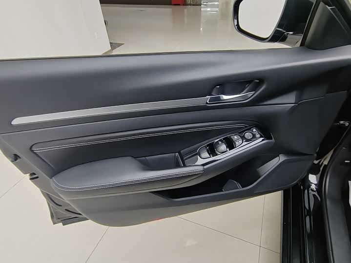 Фото 4 - Nissan Teana