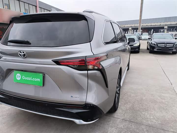 Фото 8 - Toyota Granvia