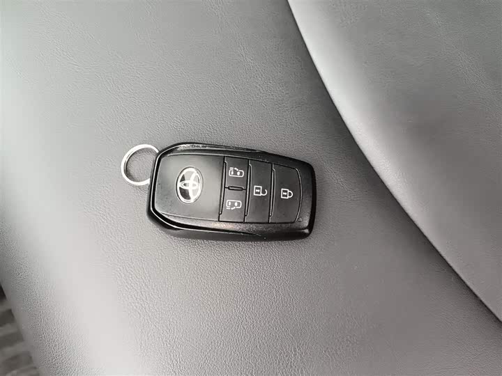 Фото 9 - Toyota Granvia