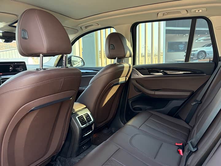 Фото 8 - BMW iX3